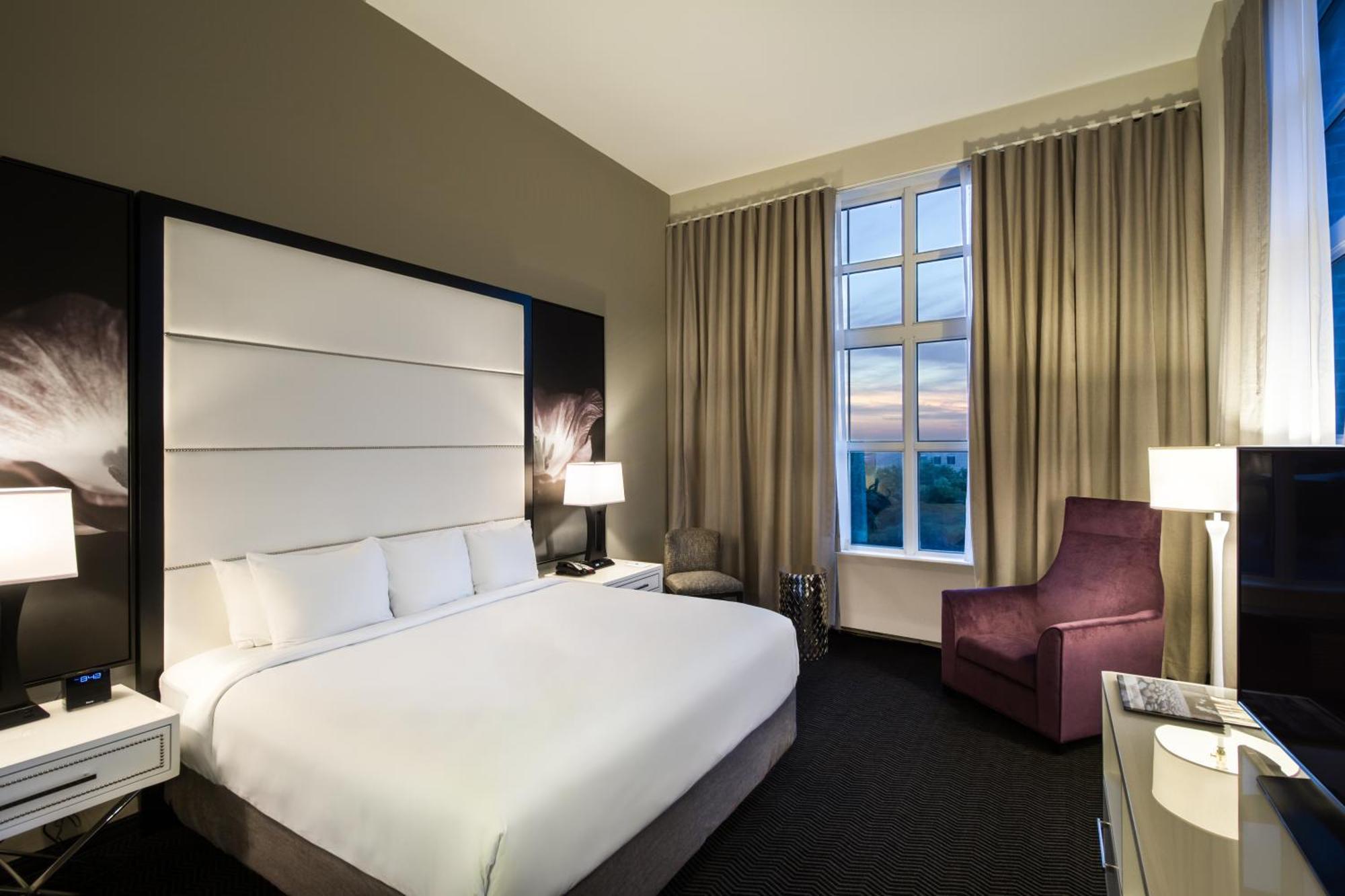 King Suite Mobility Access or Non-Smoking