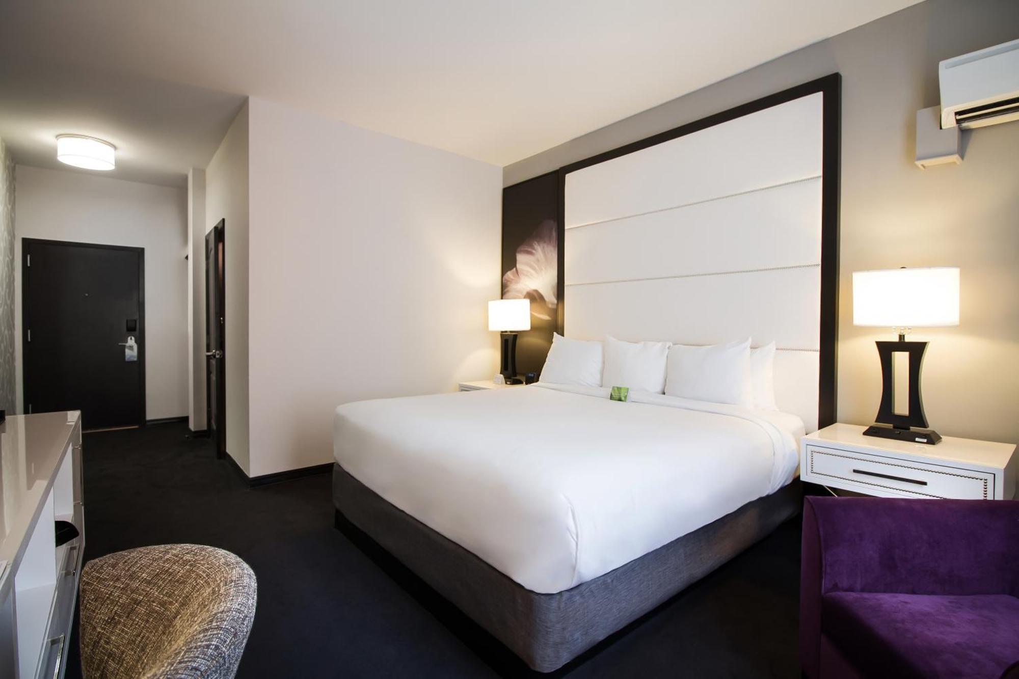 King Suite Mobility Access or Non-Smoking