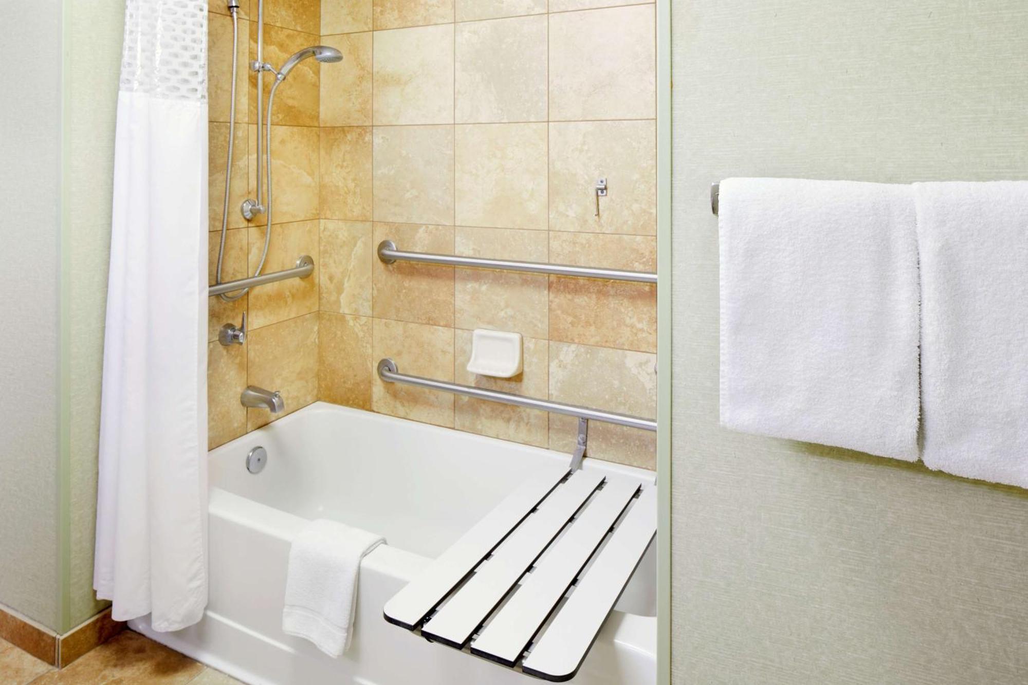 King Room with Accessible Tub - Mobility and Hearing Access/Non-Smoking