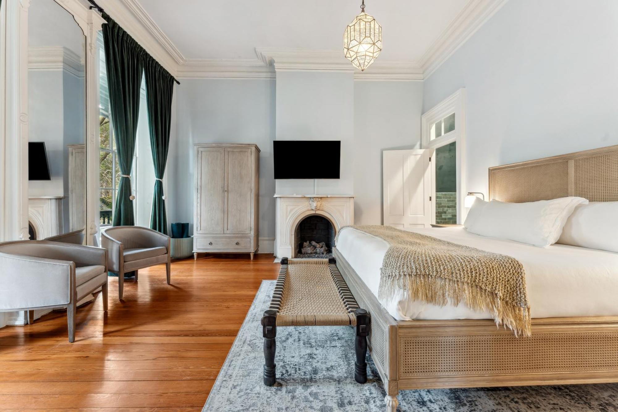 Deluxe King Room