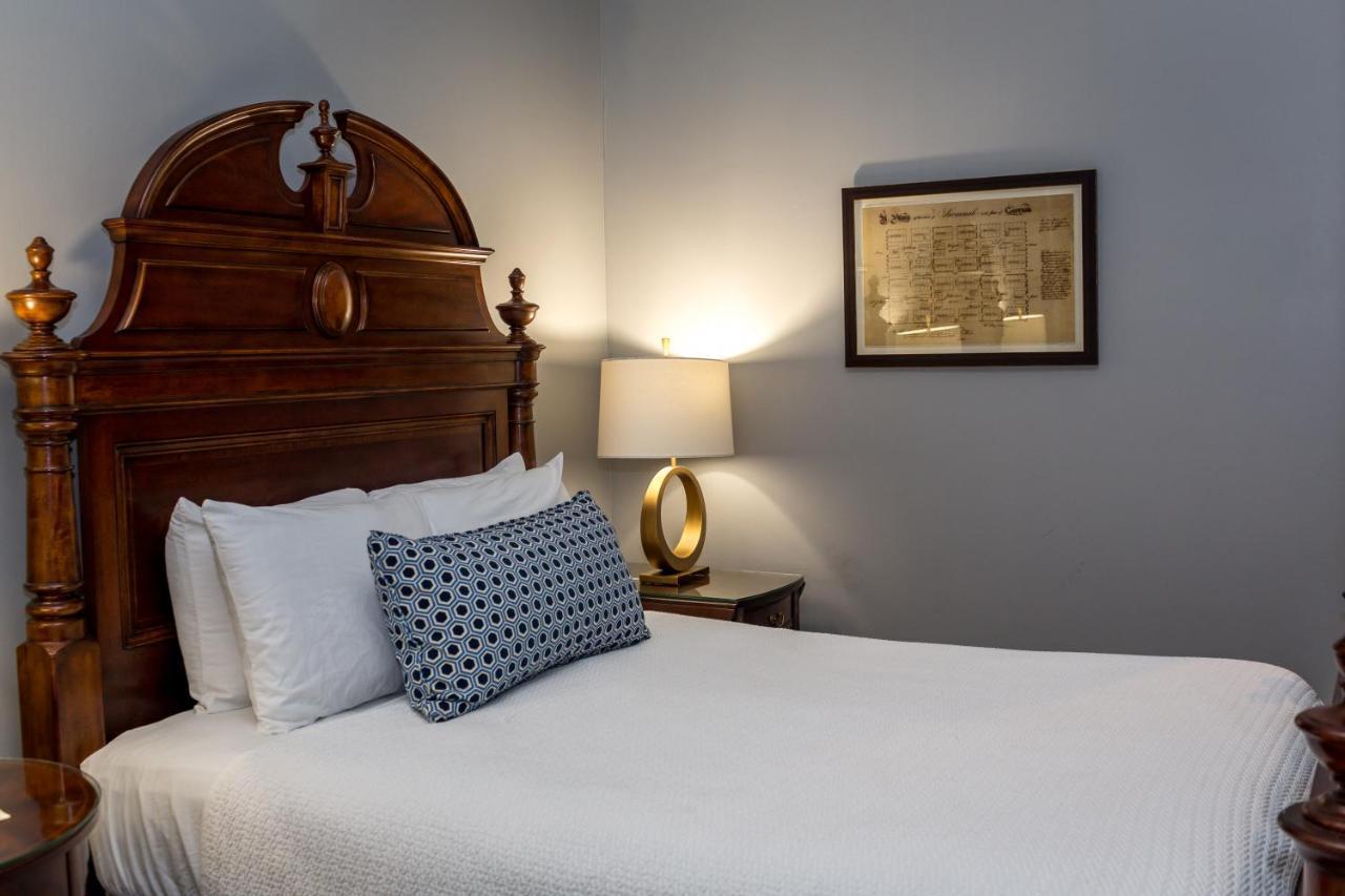 Deluxe Queen Room with Two Queen Beds