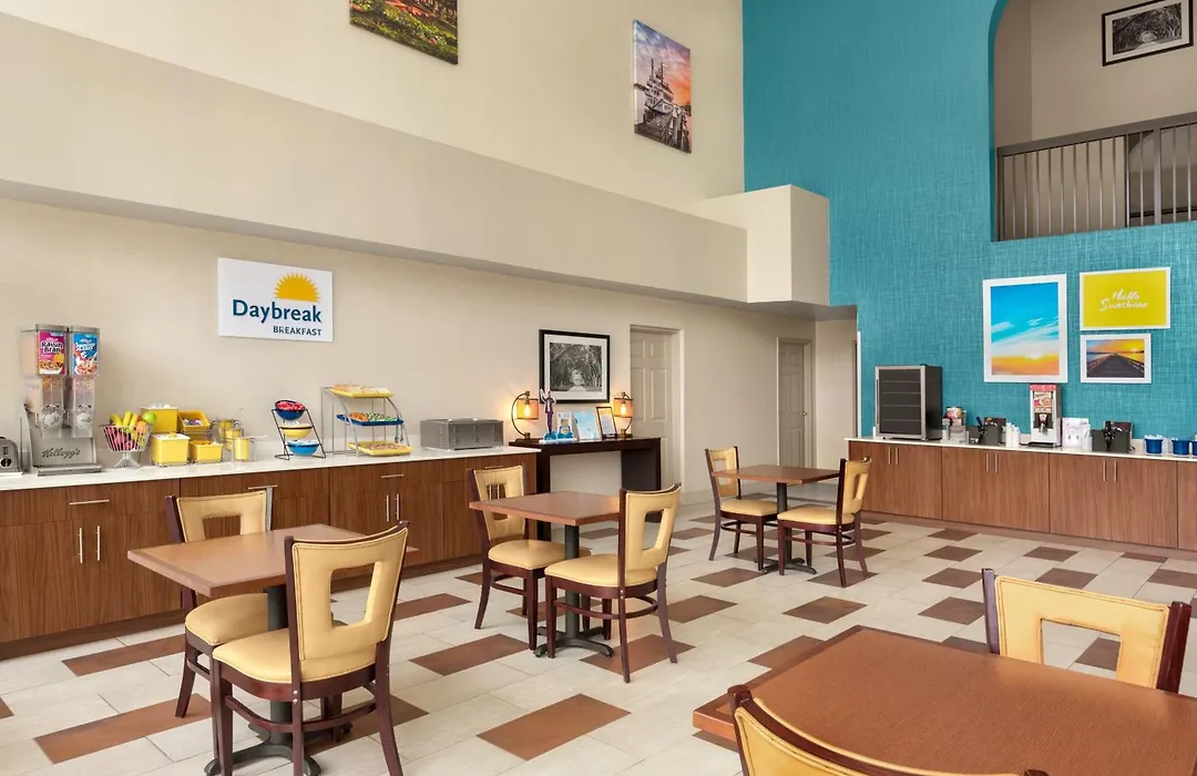 Days Inn & Suites By Wyndham Savannah Midtown-1