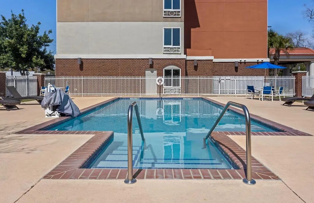 Holiday Inn Express Hotel & Suites Savannah Midtown By Ihg-1