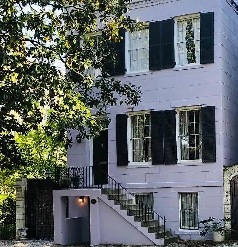 Savannah Sojourn - Time Travelers Retreat 1853