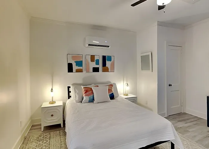 Secret Garden Courtyard Villa Savannah