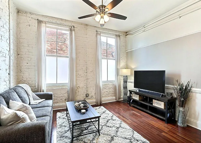 Above Broughton St 3015B Villa Savannah
