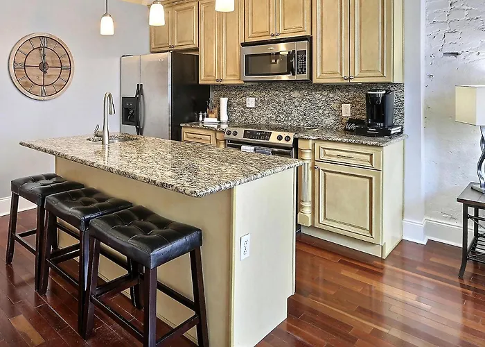 Above Broughton St 3015B Villa Savannah